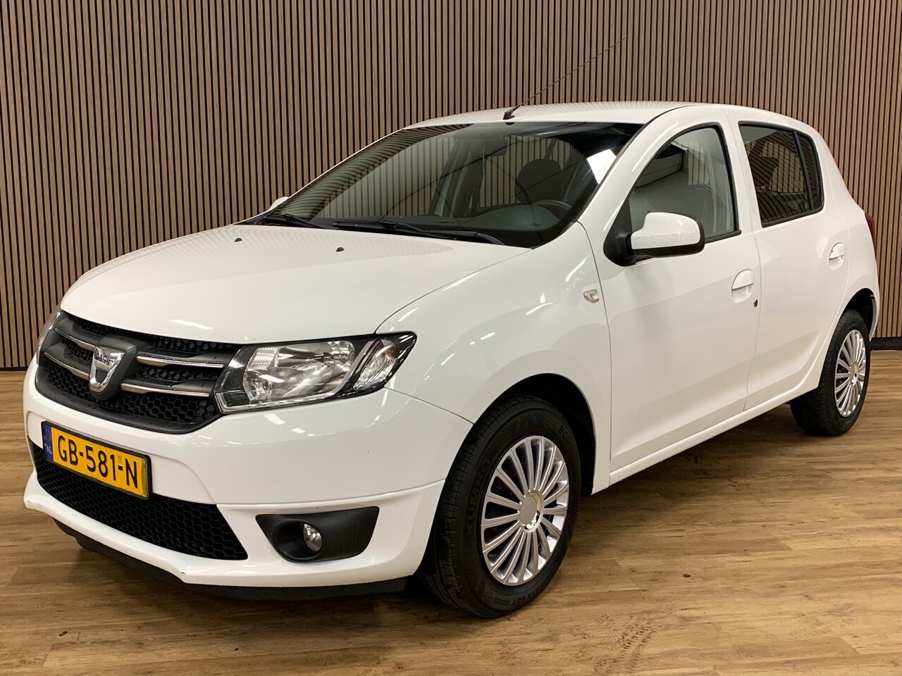 Dacia Sandero - 0.9 TCe Lauréate-Navigatie-Airco- - AutoWereld.nl