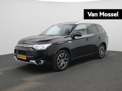 Mitsubishi Outlander - 2.0 PHEV Executive Edition | Panoramadak | Achteruitrijcamera | Trekhaak | Lederen Bekledi