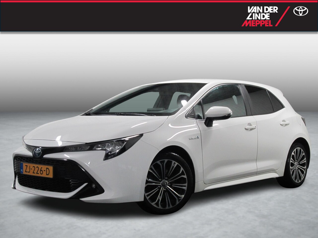 Toyota Corolla - 2.0 Hybrid First Edition Navi Trekhaak - AutoWereld.nl
