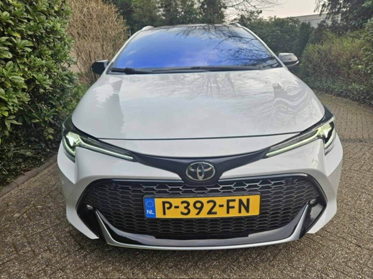 Toyota Corolla Touring Sports - 2.0 Hybrid Business GR-Sport Panoramadak/Nieuwe All season banden - AutoWereld.nl