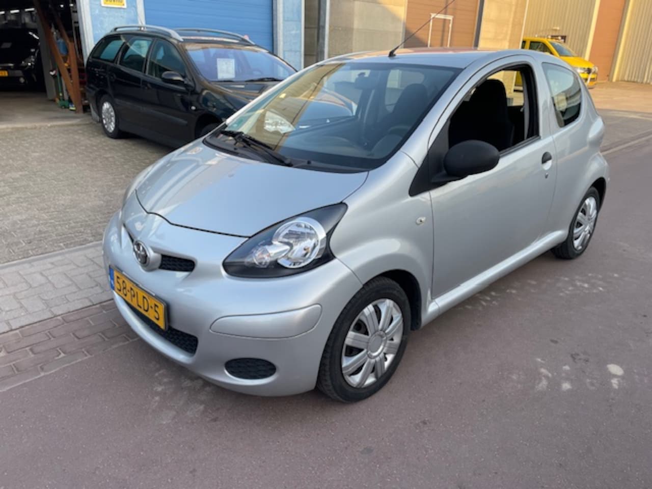 Toyota Aygo - 1.0-12V Cool 2011 Airco 145.805km NAP Nwe APK Leuke auto met alle boekjes en rekeningen. - AutoWereld.nl