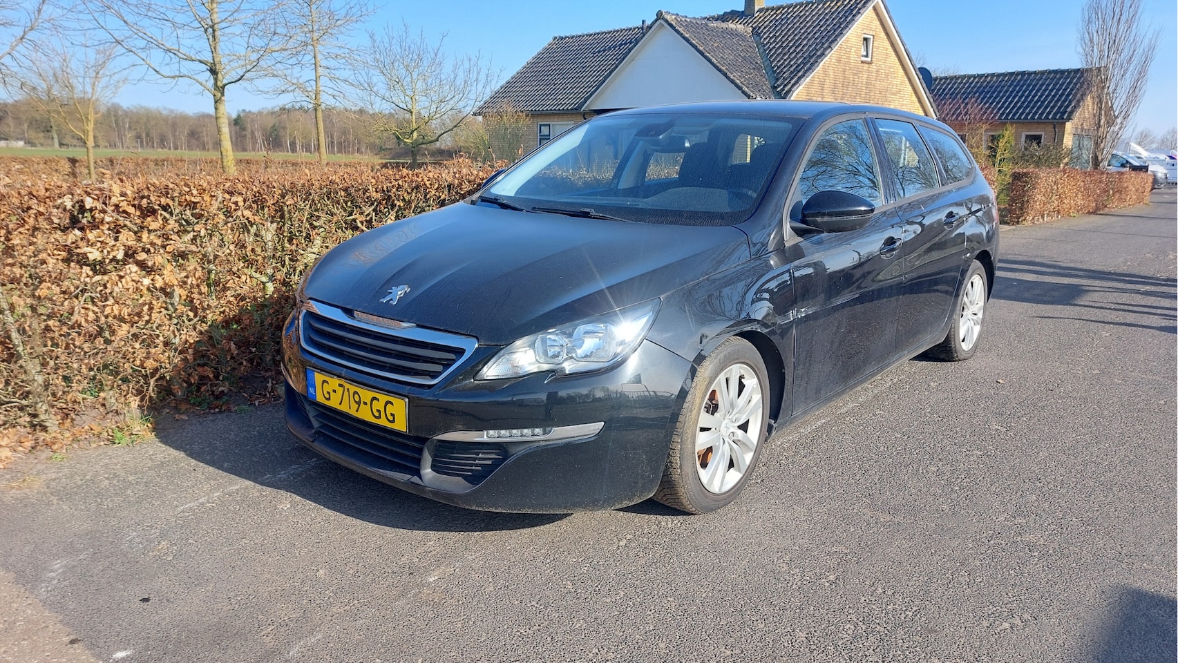 Peugeot 308 - 1.6 HDi Allure CLIMA/NAVI BJ 2015 MOTOR DEFECT - AutoWereld.nl