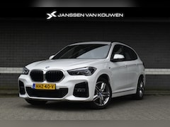 BMW X1 - xDrive25e Executive / M-Sport / Panoramadak / Stoelverwarming / Sportstoelen / Head-Up / N