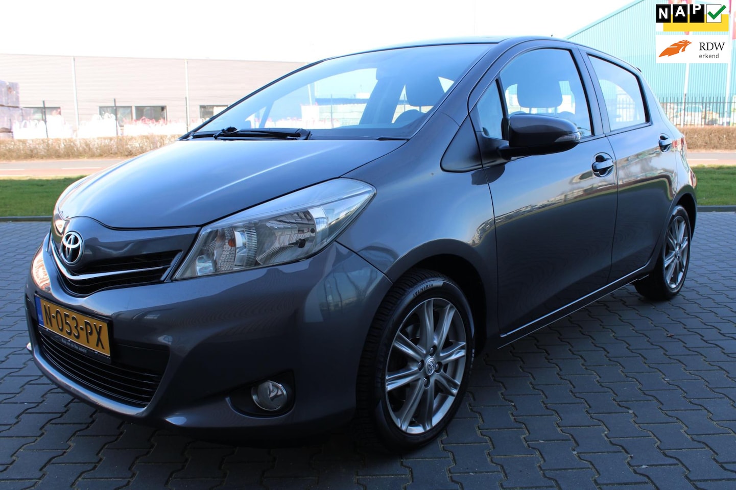 Toyota Yaris - 1.3 VVT-i 5 Deurs Comfort TREKHAAK AFNEEMBAAR - AutoWereld.nl