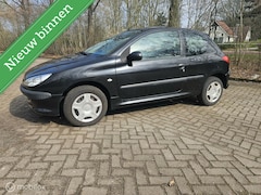 Peugeot 206 - 1.4 One-line zeer lage km stand NAP