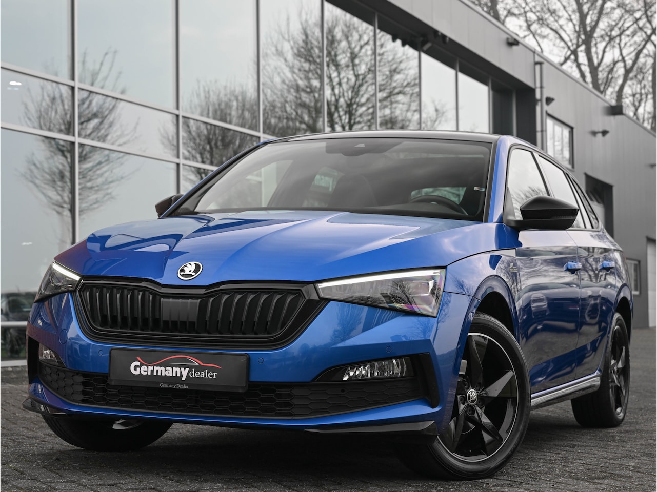 Skoda Scala - 1.0TSI 110pk Monte Carlo Pano Schaalstoelen Led Keyless Virtual DAB Ambiente VOL! - AutoWereld.nl