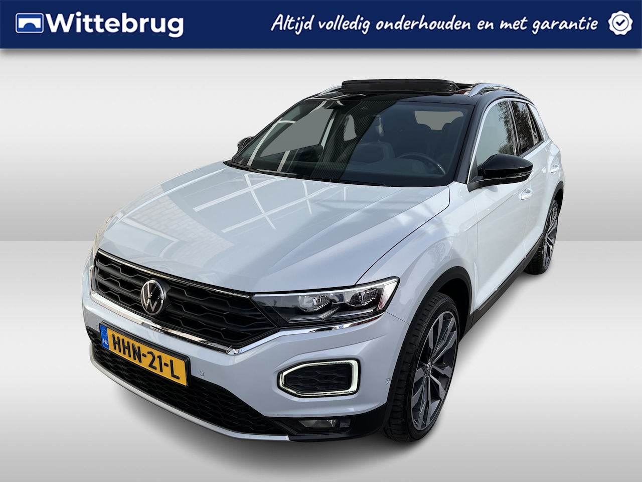 Volkswagen T-Roc - 1.5 TSI Sport / PANO/ TREKHAAK/ KEYLESS/ ADAPT. CRUISE/ DIGITAL DASH/ APP-CONNECT/ NAVI/ D - AutoWereld.nl