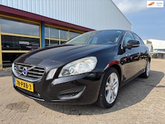 Volvo S60 - 1.6 T4 Momentum NAVI AUTOMAAT LEDER