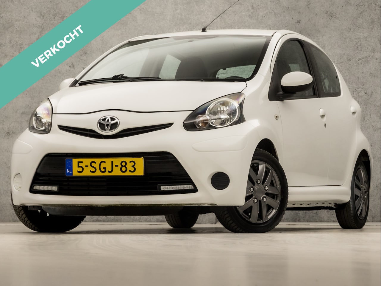 Toyota Aygo - 1.0 VVT-i Sport Automaat (5 DEURS, LOGISCH NAP, AIRCO, SPORTSTOELEN, ELEK RAMEN, NIEUWE AP - AutoWereld.nl