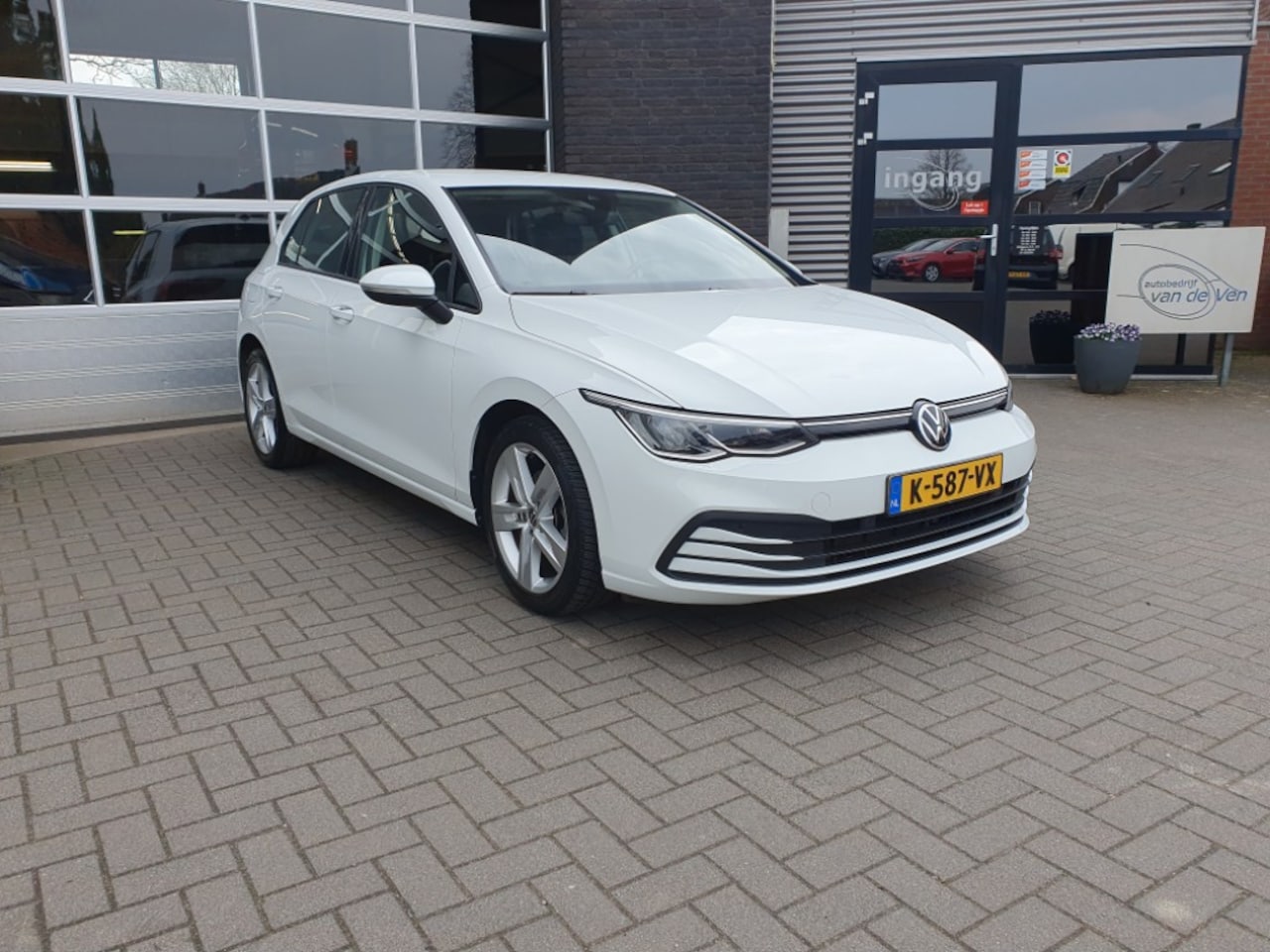 Volkswagen Golf - 1.0 TSI Golf 8, 81KW 5drs, pdc, app connect - AutoWereld.nl