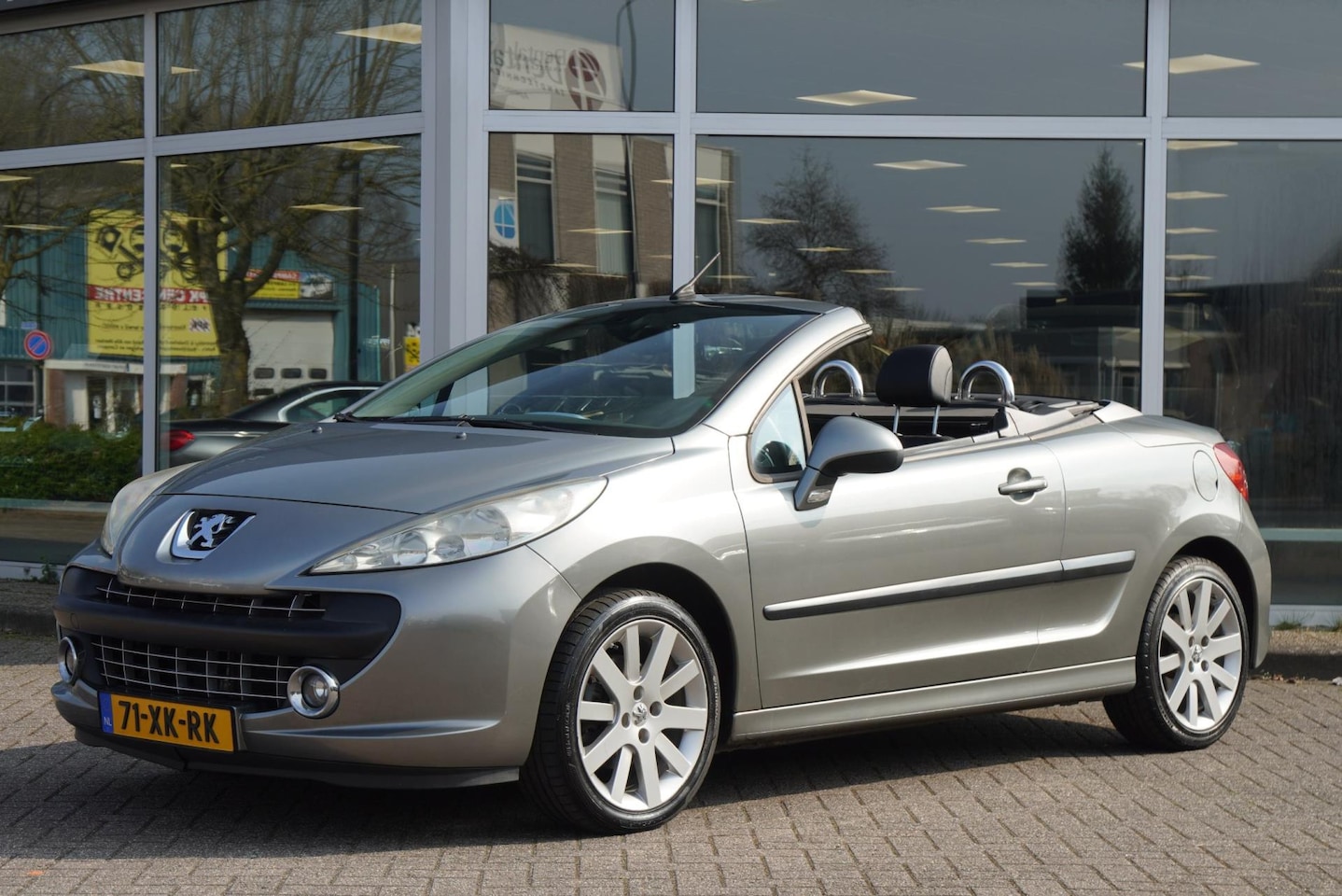 Peugeot 207 CC - 1.6 VTi Première ORIG NL / LEDER / CARPLAY / CLIMA / PDC - AutoWereld.nl