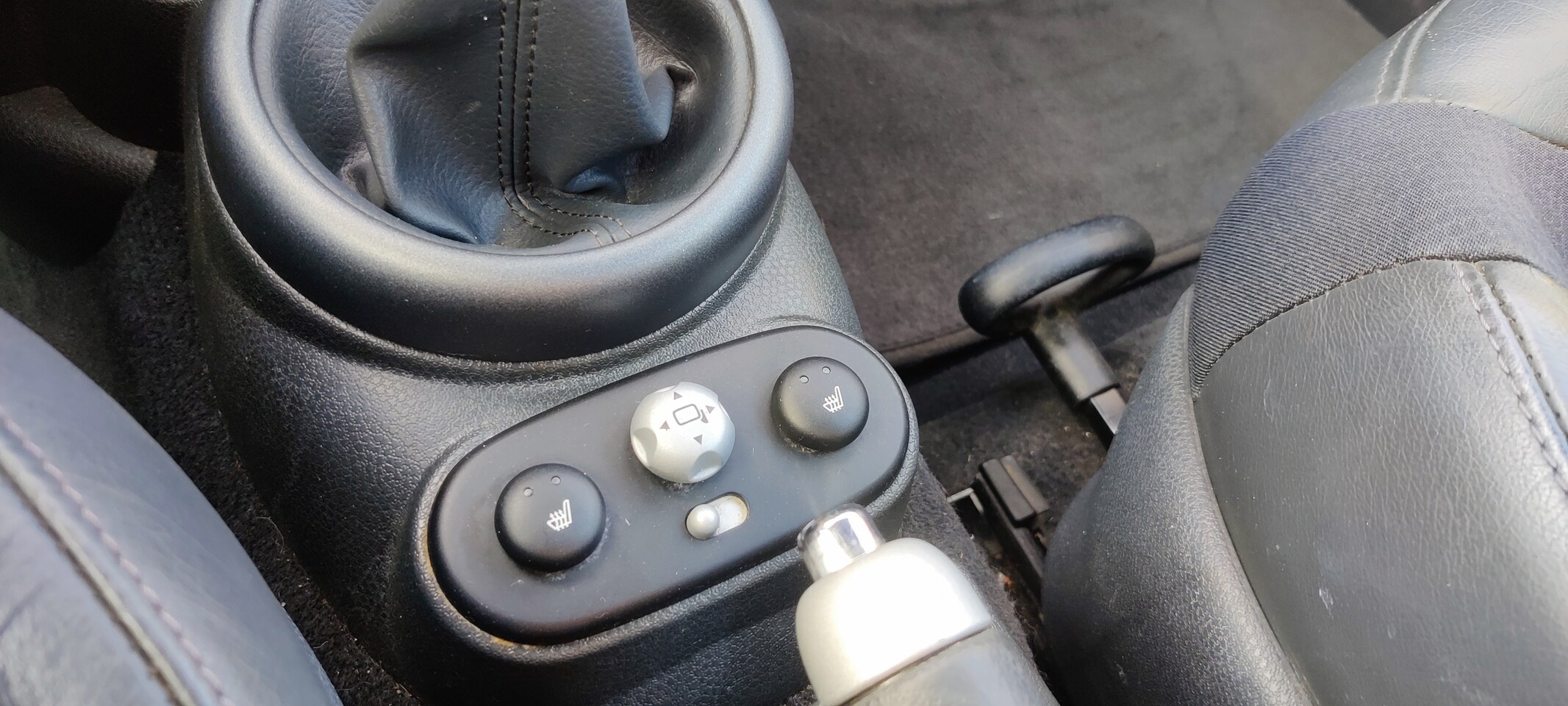 MINI Cabrio - 1.6 Cooper Boekjes aanwezig, airco, half leer.
