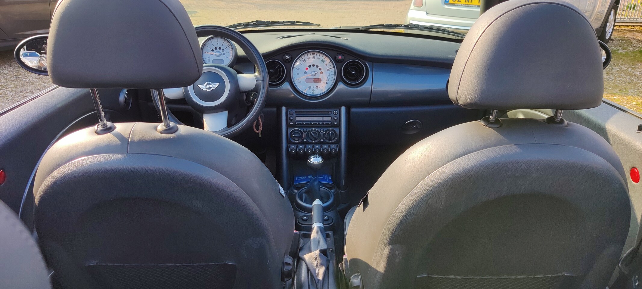 MINI Cabrio - 1.6 Cooper Boekjes aanwezig, airco, half leer.