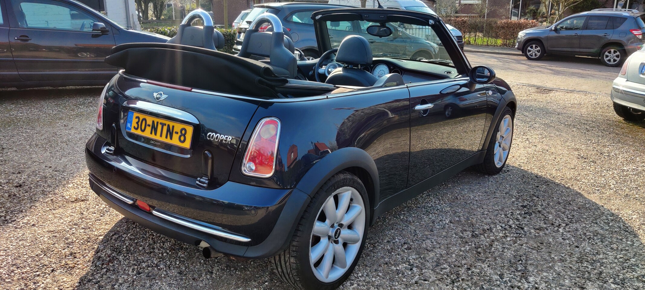 MINI Cabrio - 1.6 Cooper Boekjes aanwezig, airco, half leer.