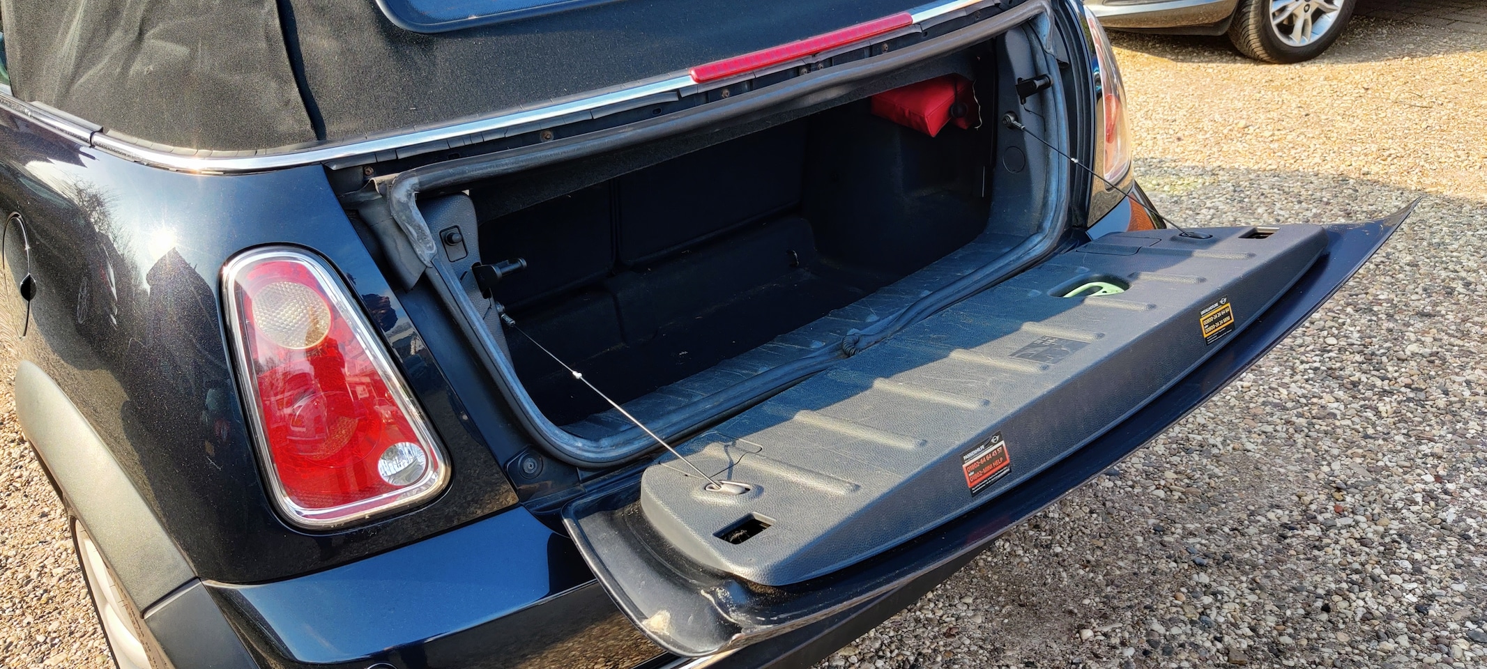 MINI Cabrio - 1.6 Cooper Boekjes aanwezig, airco, half leer.