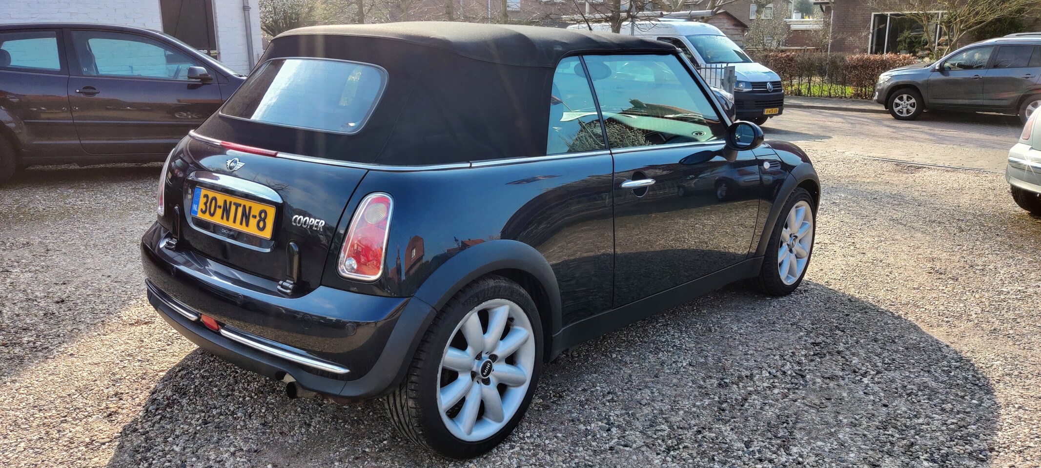 MINI Cabrio - 1.6 Cooper Boekjes aanwezig, airco, half leer.