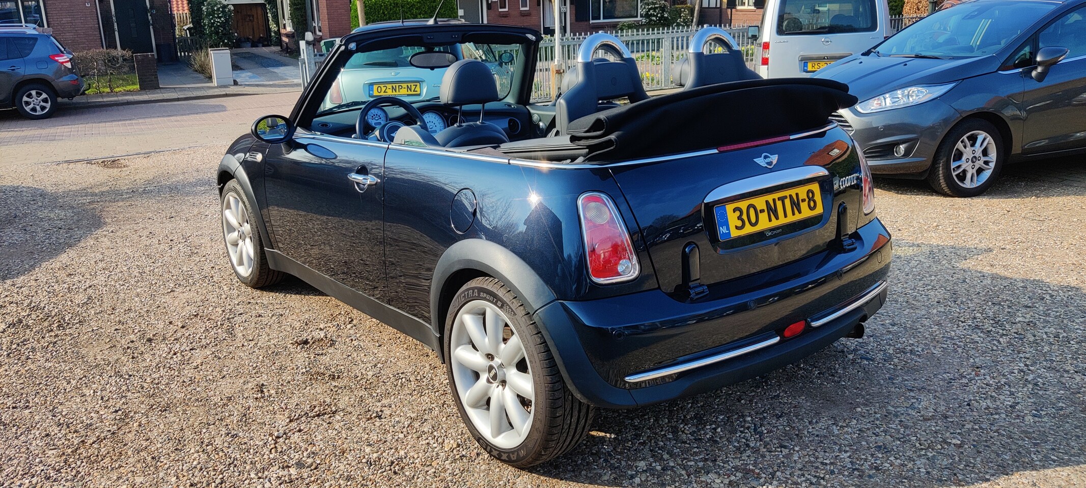 MINI Cabrio - 1.6 Cooper Boekjes aanwezig, airco, half leer.