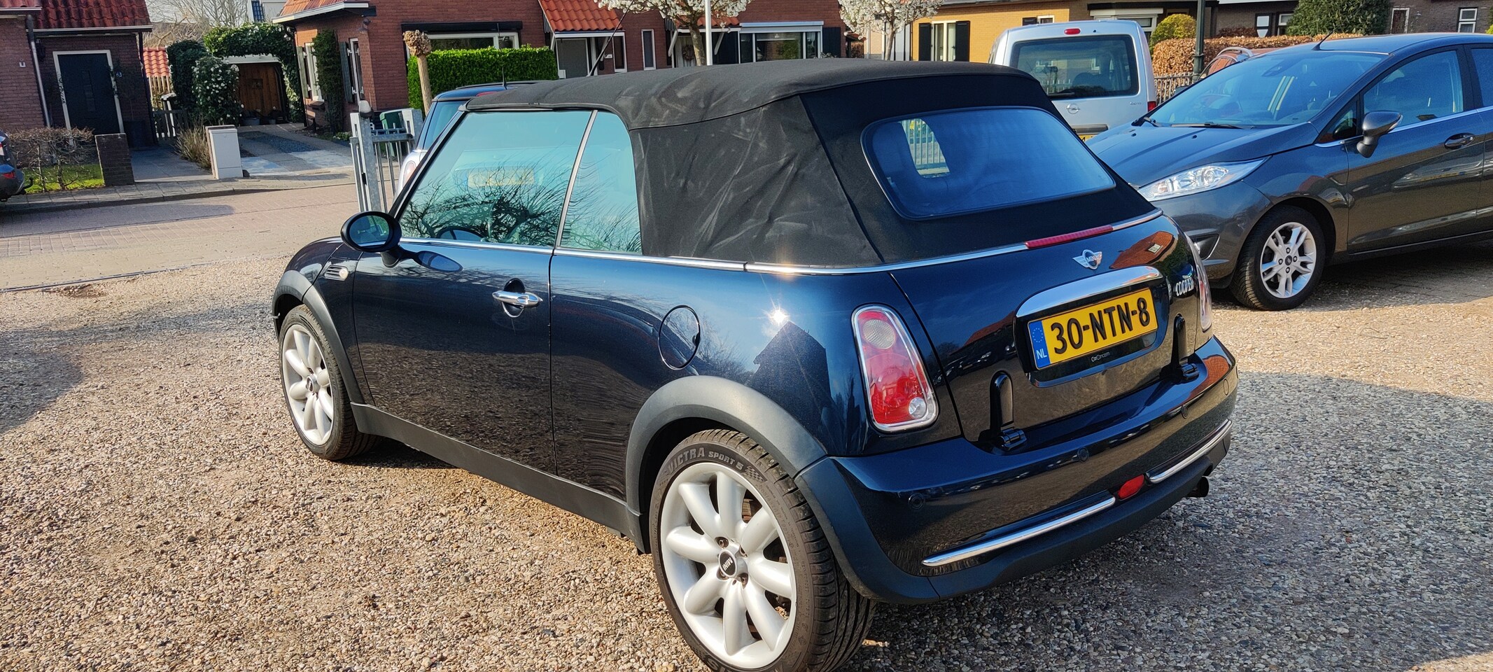 MINI Cabrio - 1.6 Cooper Boekjes aanwezig, airco, half leer.
