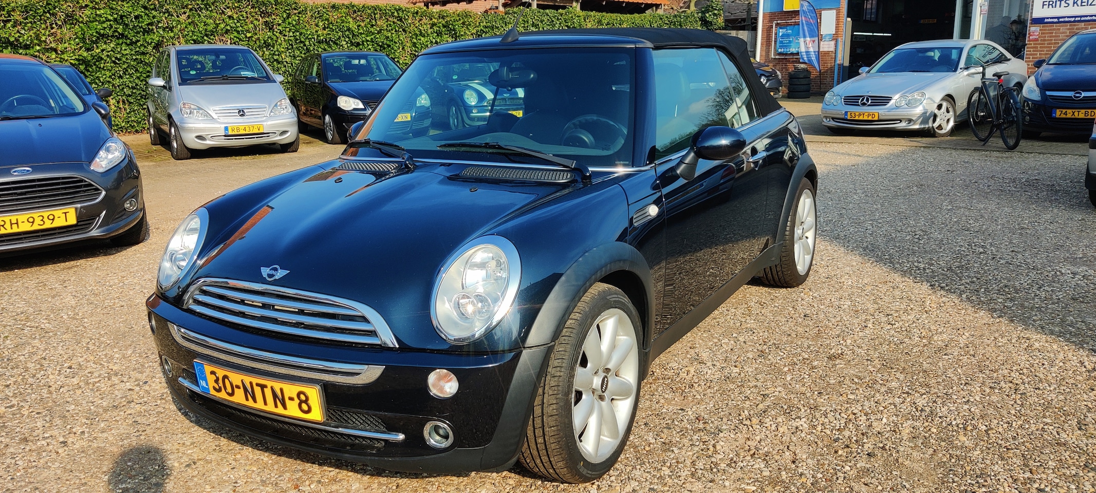 MINI Cabrio - 1.6 Cooper Boekjes aanwezig, airco, half leer.