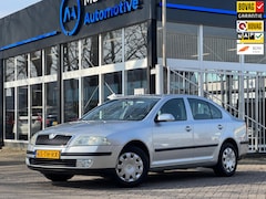 Skoda Octavia - 1.6 Volledig onderhouden Airco DB riem VV Trekhaak APK 08-25 Boekjes NAP Topstaat