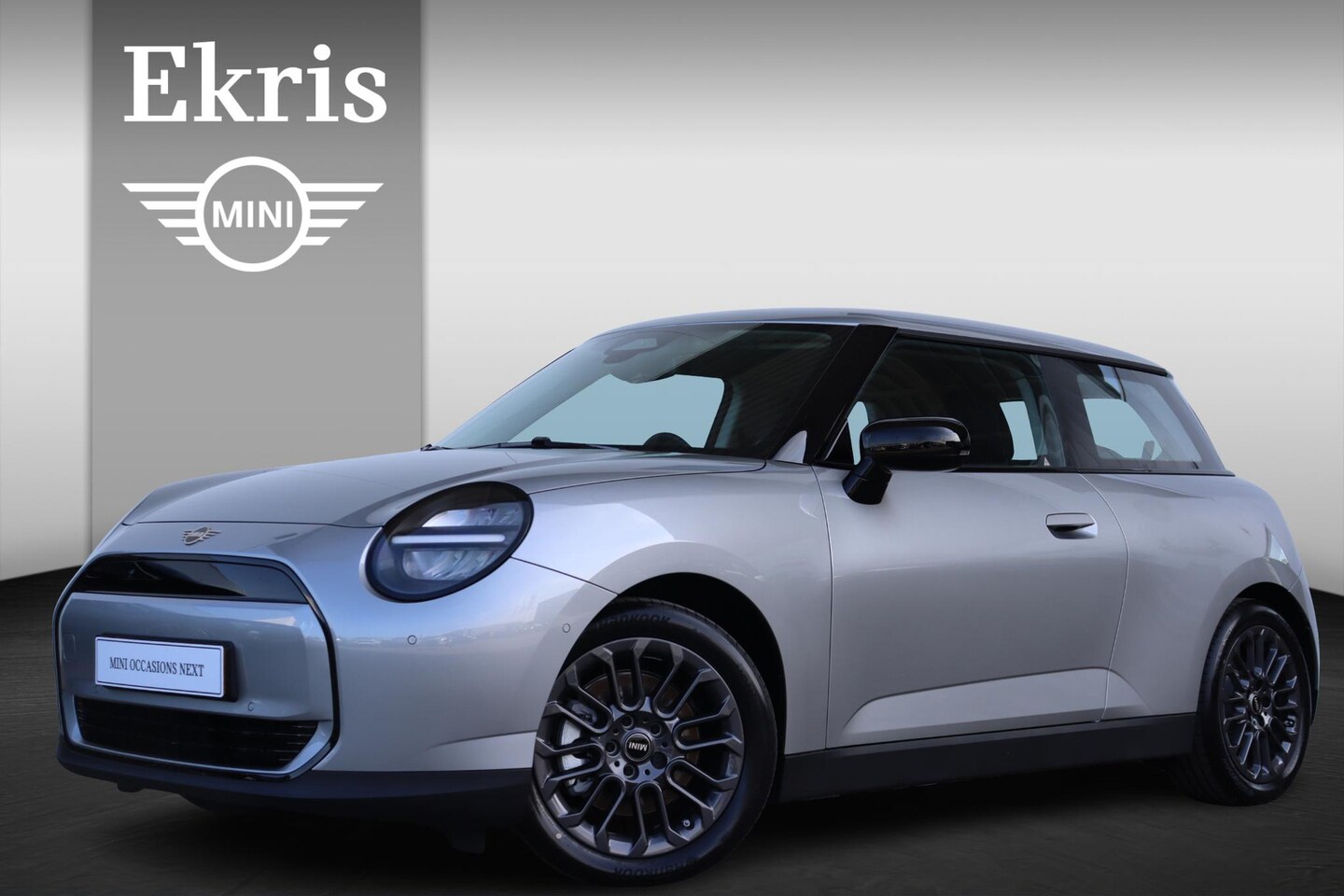 MINI Cooper - Mini E Essential 40.7 kWh Nieuw/ Carplay/ Navigatie/ Cruise control/ Achteruitrijcamera/ 1 - AutoWereld.nl