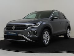 Volkswagen T-Roc - 1.5 TSI Style | Parkeerassistent | CarPlay | Adaptieve Cruise control | LED verlichting |