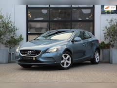 Volvo V40 - 1.6 T3 Momentum - XENON - TREKHAAK - NAVI - ACHTERUITRIJ CAMERA - STOELVERWARMING - CRUISE