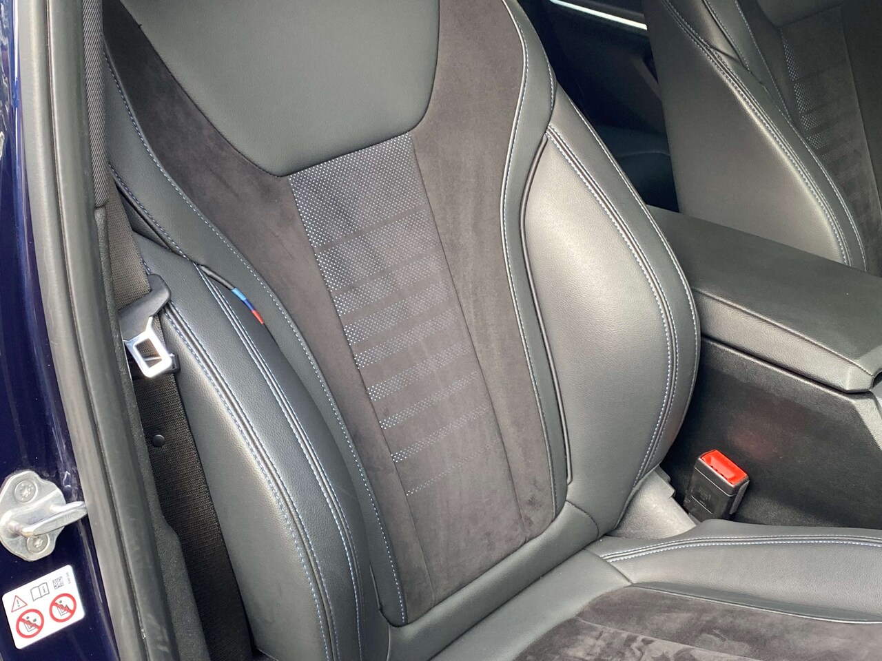 BMW 3-serie - 330i Executive Edition M-SPORT PAKKET EN DEALER ONDERHOUDEN