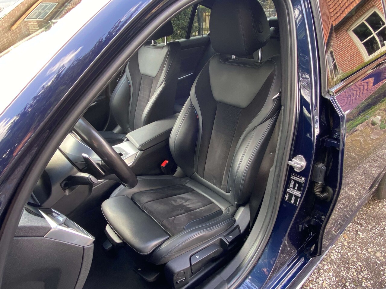 BMW 3-serie - 330i Executive Edition M-SPORT PAKKET EN DEALER ONDERHOUDEN