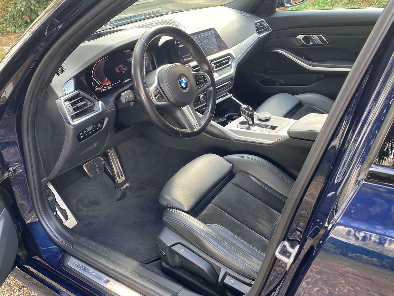 BMW 3-serie - 330i Executive Edition M-SPORT PAKKET EN DEALER ONDERHOUDEN