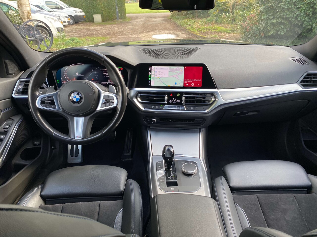 BMW 3-serie - 330i Executive Edition M-SPORT PAKKET EN DEALER ONDERHOUDEN