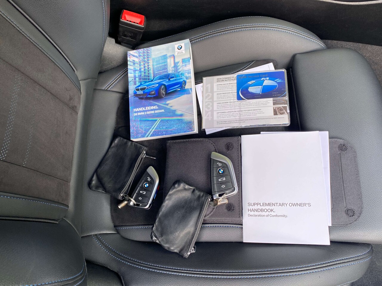 BMW 3-serie - 330i Executive Edition M-SPORT PAKKET EN DEALER ONDERHOUDEN