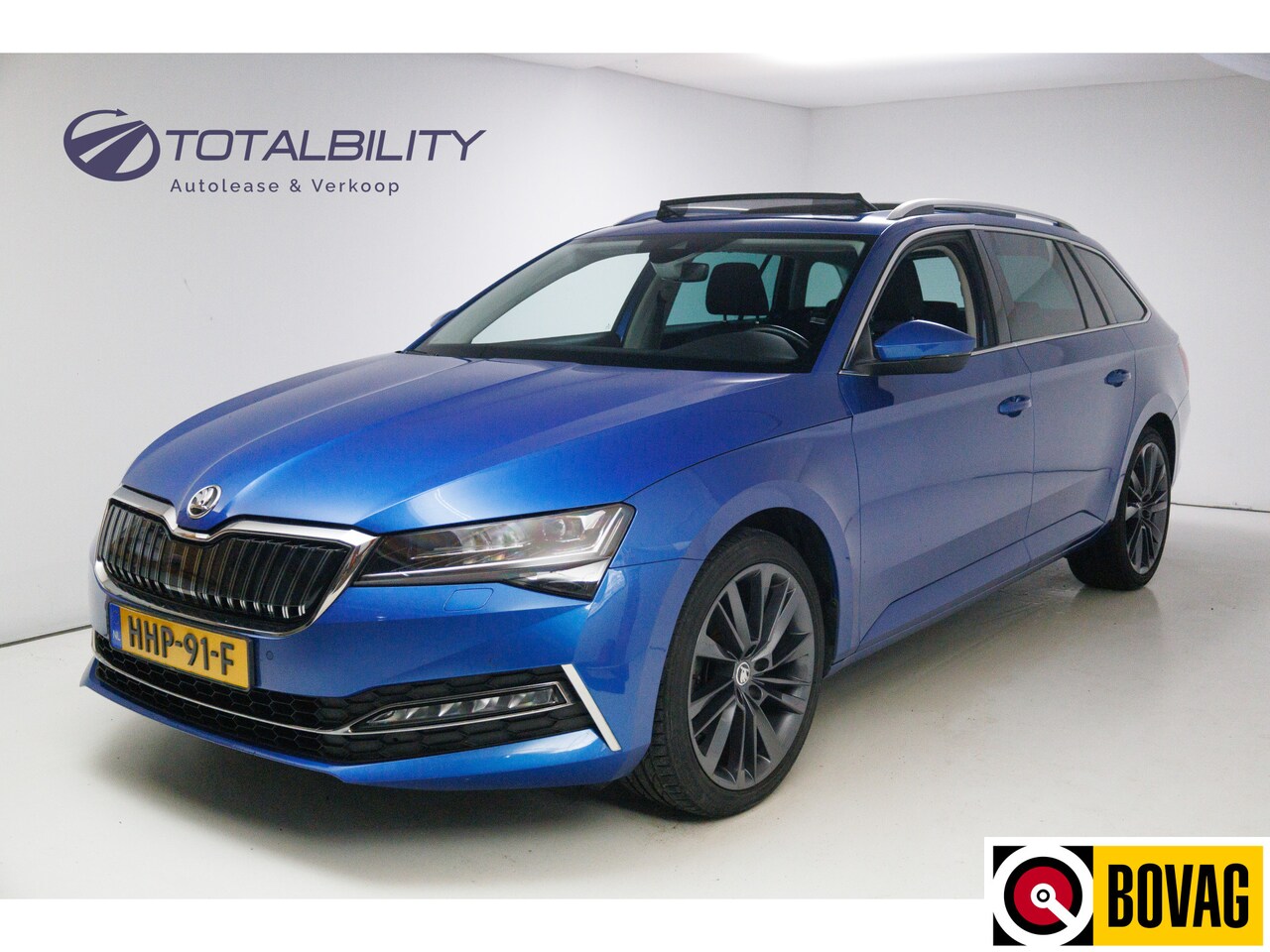 Skoda Superb Combi - 1.4 TSI iV Style Business Edition Plus 245 PK | Pano | 19"Black | Standkachel | Winterpakk - AutoWereld.nl