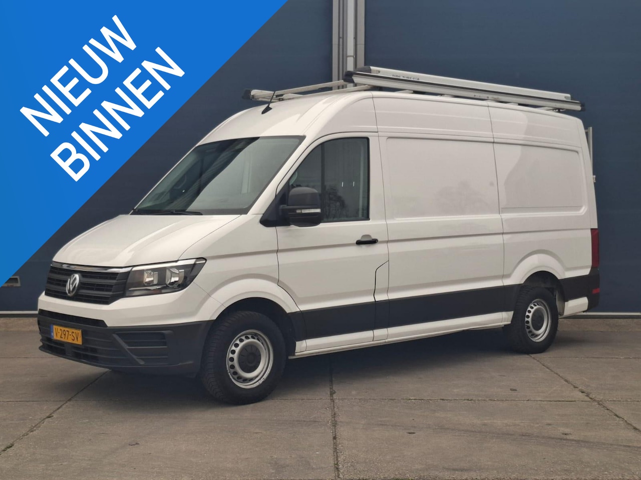 Volkswagen Crafter - 35 2.0 TDI L3H3 Highline AIRCO / CRUISE CONTROLE / IMPERIAL / TRAP / TREKHAAK / EURO 6 - AutoWereld.nl