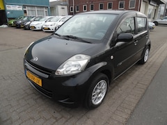 Daihatsu Sirion 2 - apk 12.25 1.3-16V Prestige