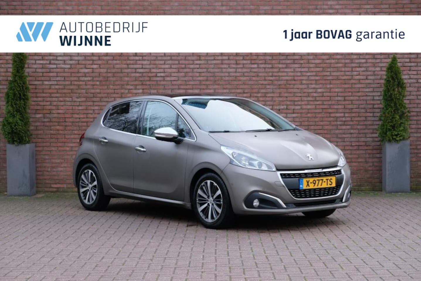 Peugeot 208 - 1.2 PureTech 82pk 5-drs Blue Lease Premium | App Connect | Climate | Leder | Panoramadak | - AutoWereld.nl