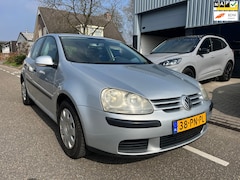 Volkswagen Golf - 1.6 FSI Trendline I AIRCO I CRUISECONTROL I NAP I NIEUWE BANDEN I 6 BAK I APK TOT 26-11-20