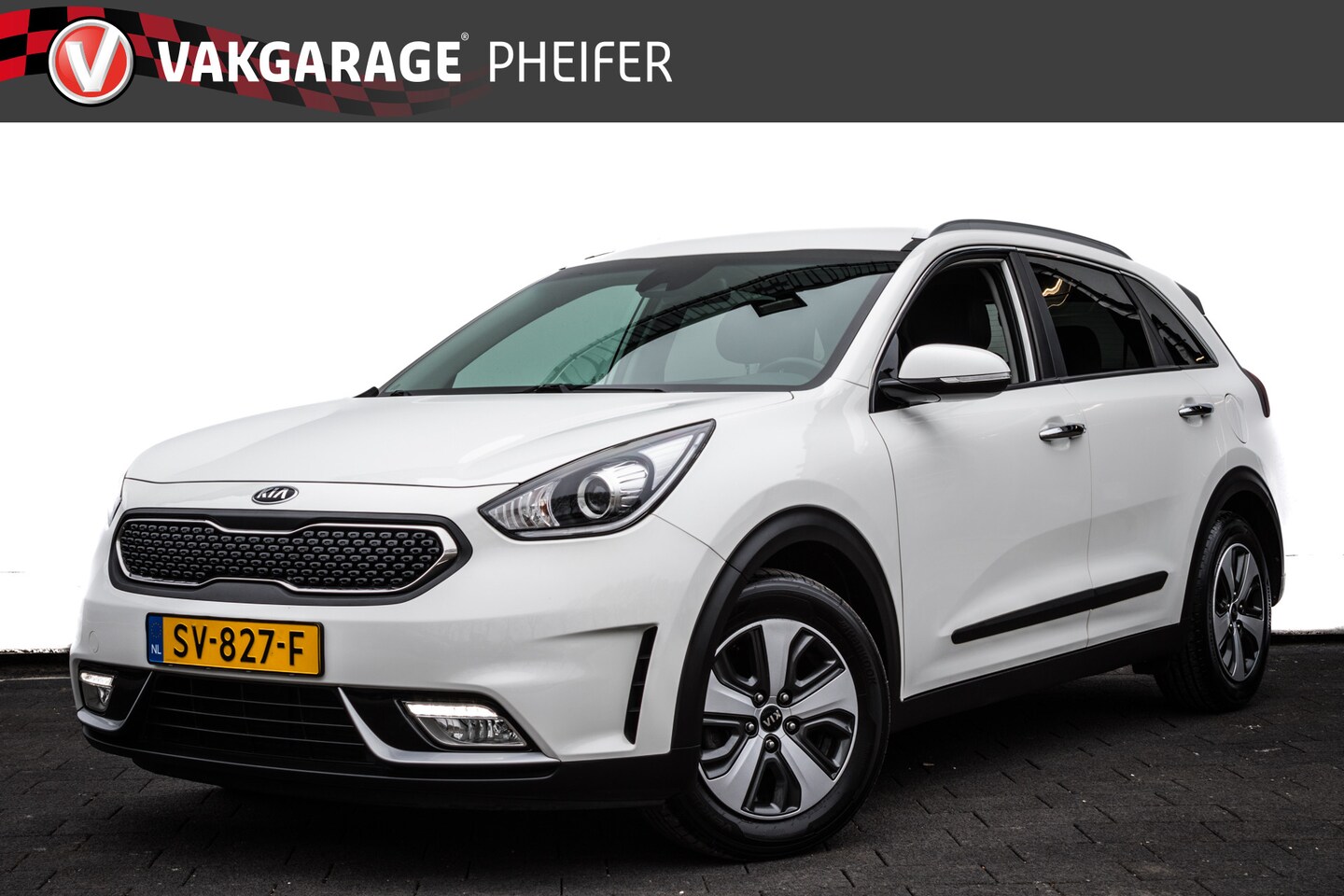 Kia Niro - 1.6 GDi Aut. Hybrid DynamicLine Navigatie/ Camera/ Carplay/ Climate control/ Cruise contro - AutoWereld.nl