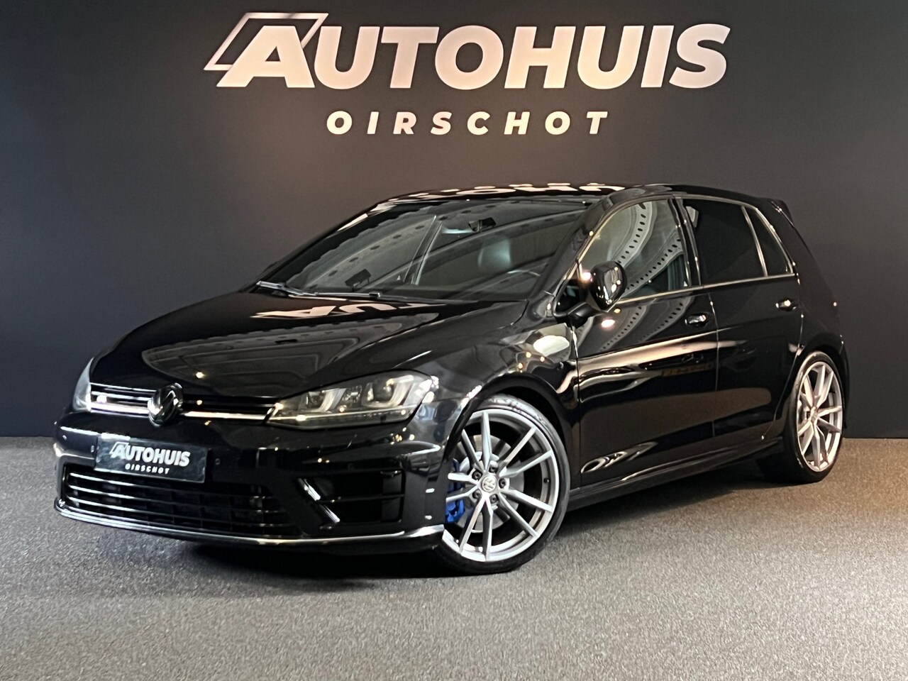 Volkswagen Golf - 2.0 TSI R 4Motion Leder/ Milltek/ Digitalecockpit/ 19"Pretoria/ ACC/ DGS - AutoWereld.nl