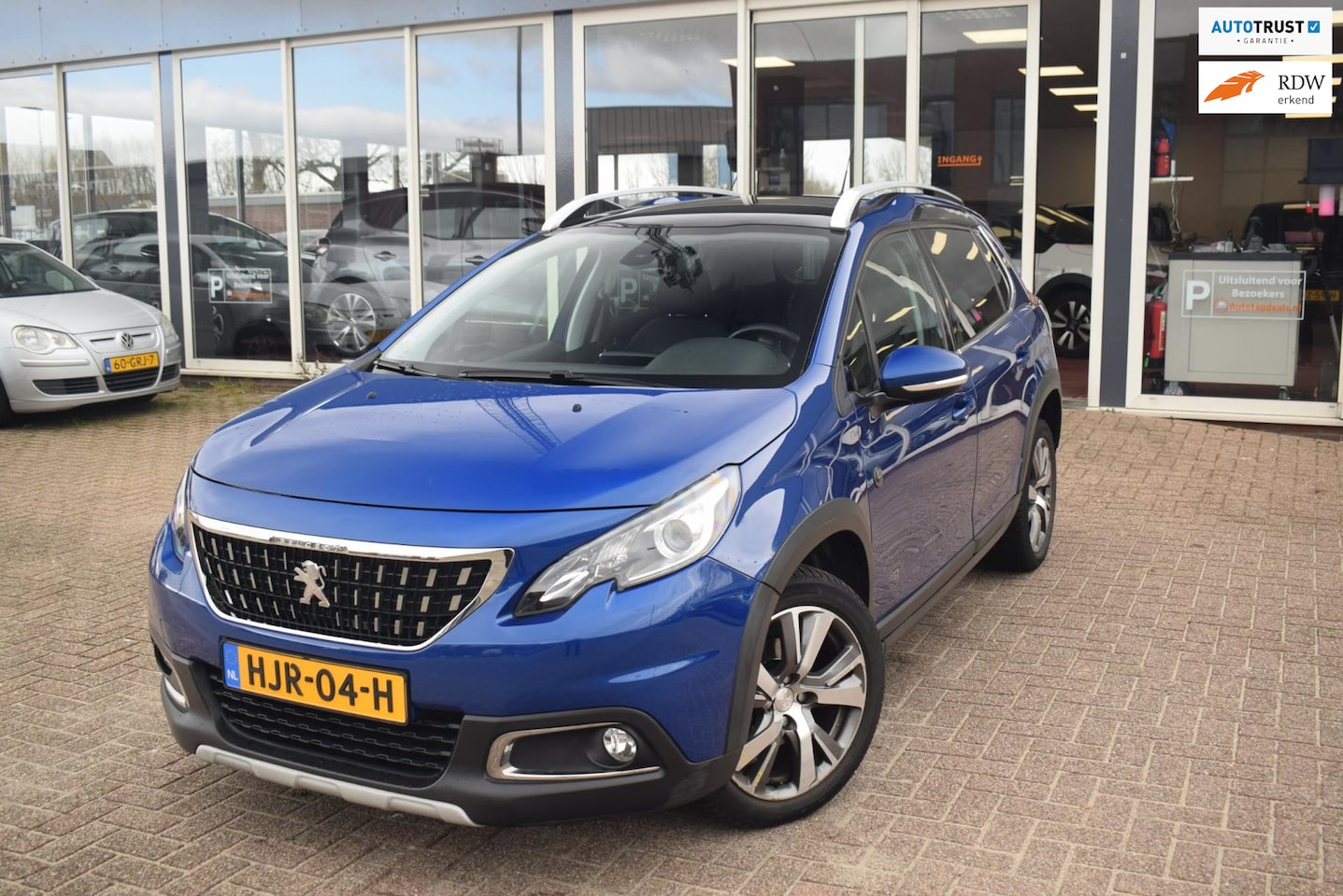 Peugeot 2008 - 1.2 PureTech Blue Lease Allure INCL 6 MAANDEN GARANTIE|AUTOMAAT | NAVI| HALF LEDER|CLIMATE - AutoWereld.nl