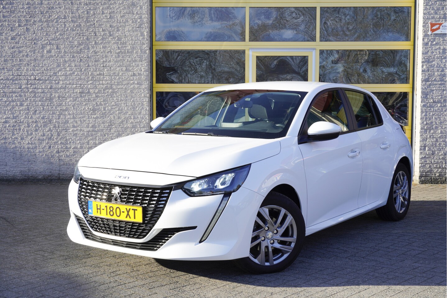Peugeot 208 - 1.2 5drs PureTech Active BJ2020 Lmv 16" | Led | Pdc | Navi | Achteruitrijcamera | App-Conn - AutoWereld.nl