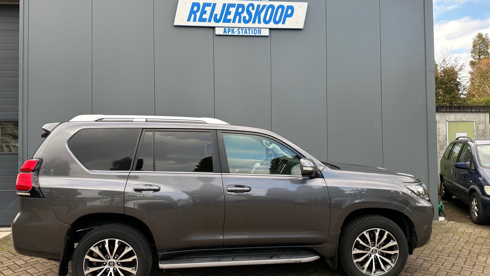Toyota Land Cruiser - 2.8 D-4D-F Executive Window Van