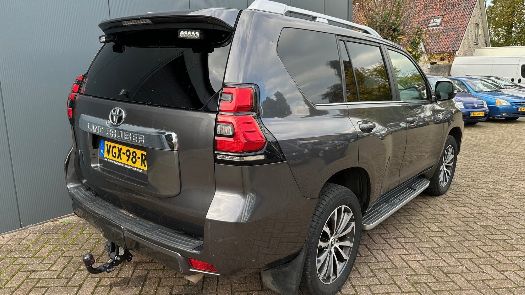 Toyota Land Cruiser - 2.8 D-4D-F Executive Window Van