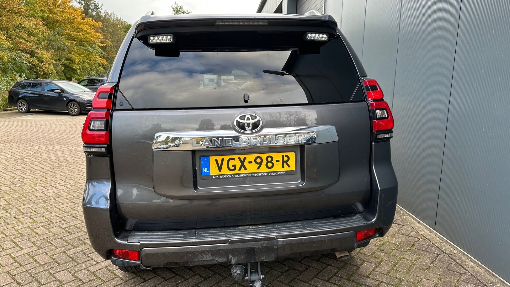 Toyota Land Cruiser - 2.8 D-4D-F Executive Window Van