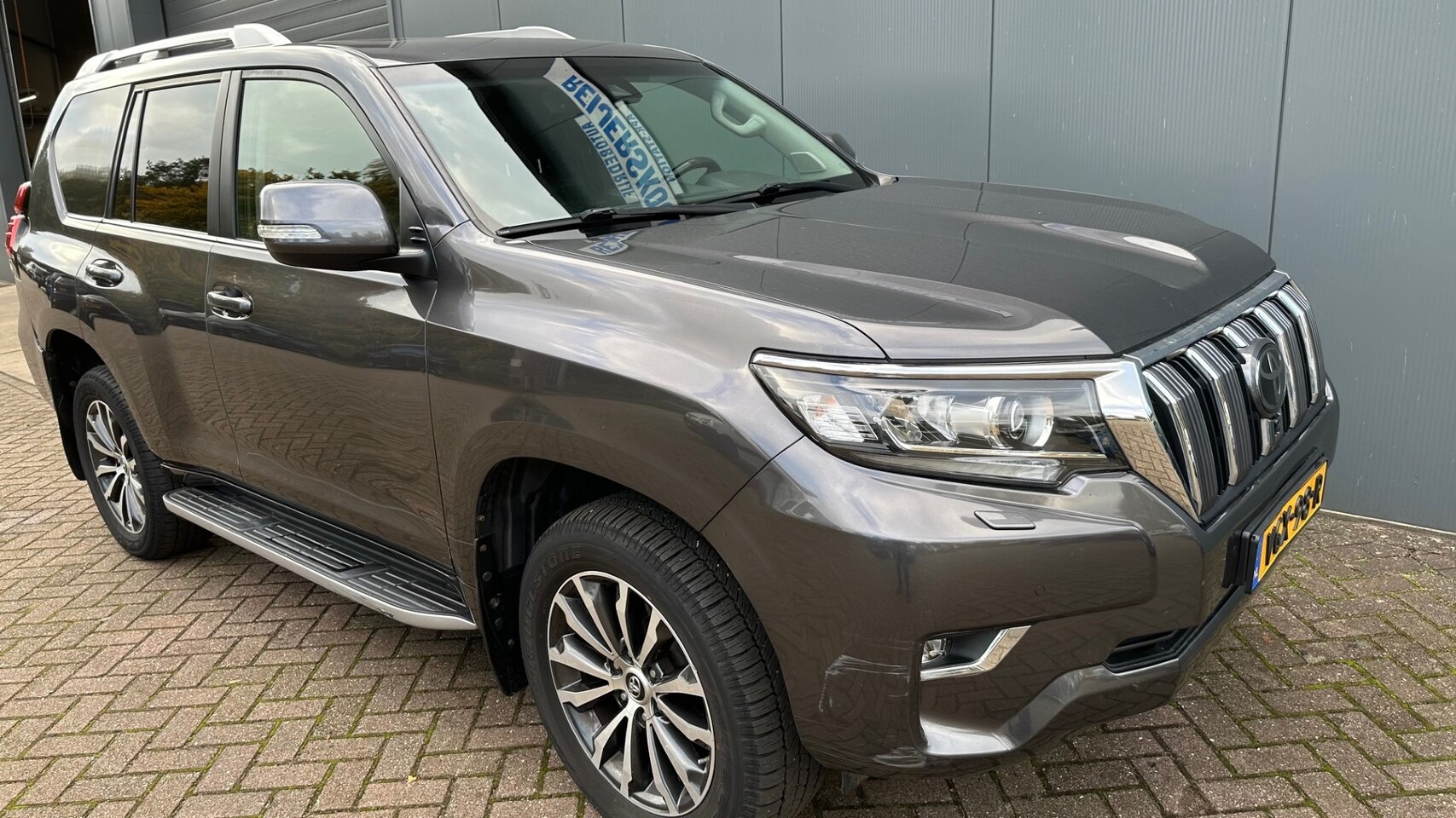 Toyota Land Cruiser - 2.8 D-4D-F Executive Window Van