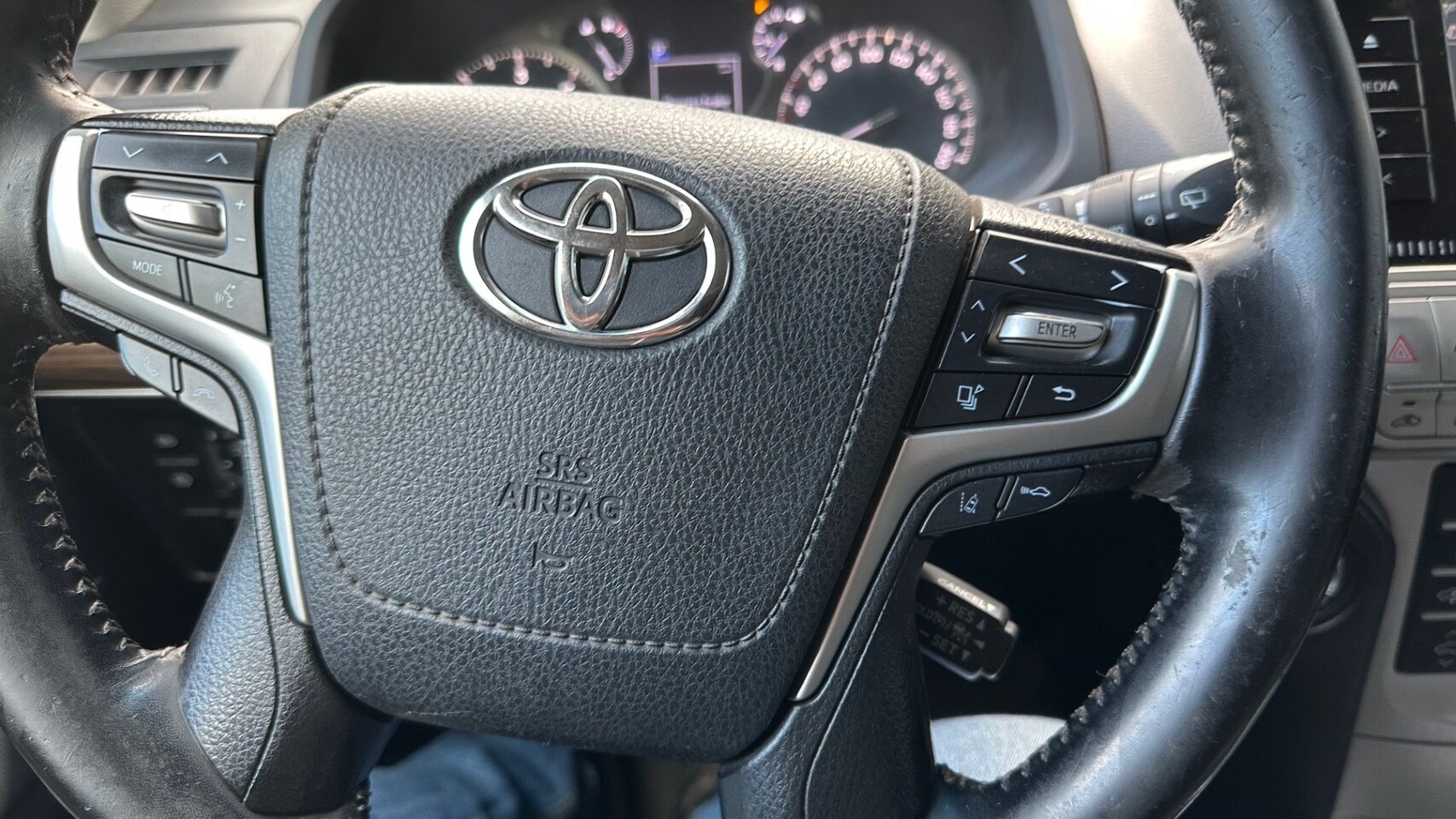 Toyota Land Cruiser - 2.8 D-4D-F Executive Window Van
