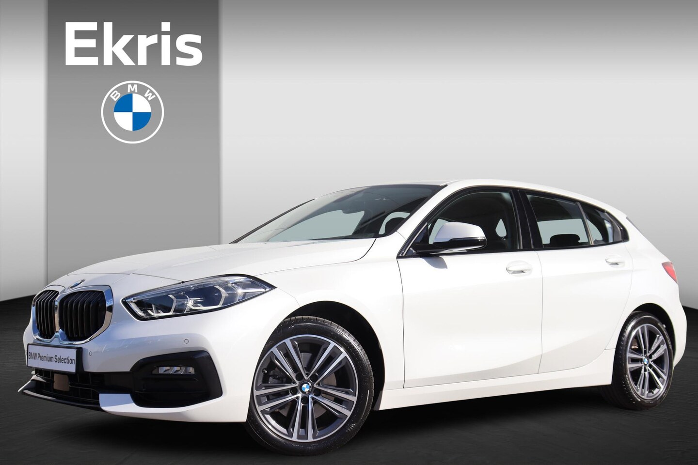BMW 1-serie - 118i Executive Sportline / 17" LMV / Afneembare Trekhaak / Climate Control / Sportstoelen - AutoWereld.nl
