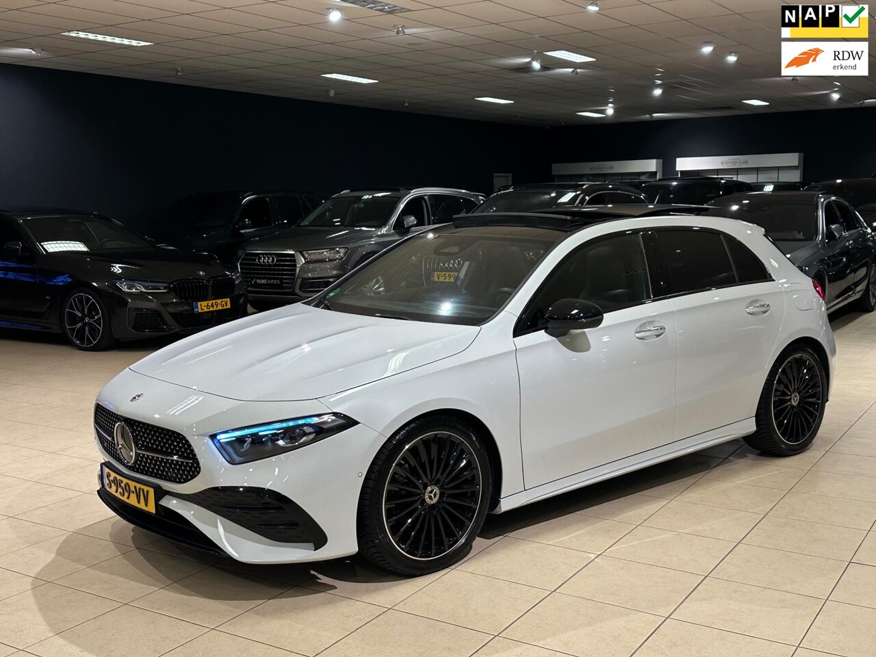 Mercedes-Benz A-klasse - 180 AMG Line MULTIBEAM NAP PANO BURMESTER KEYLESS - AutoWereld.nl