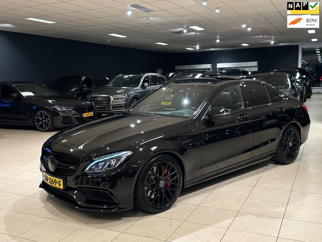 Mercedes-Benz C-klasse - C63 AMG PANO MEMORY BURMESTER BLACK ON BLACK VOLL - AutoWereld.nl
