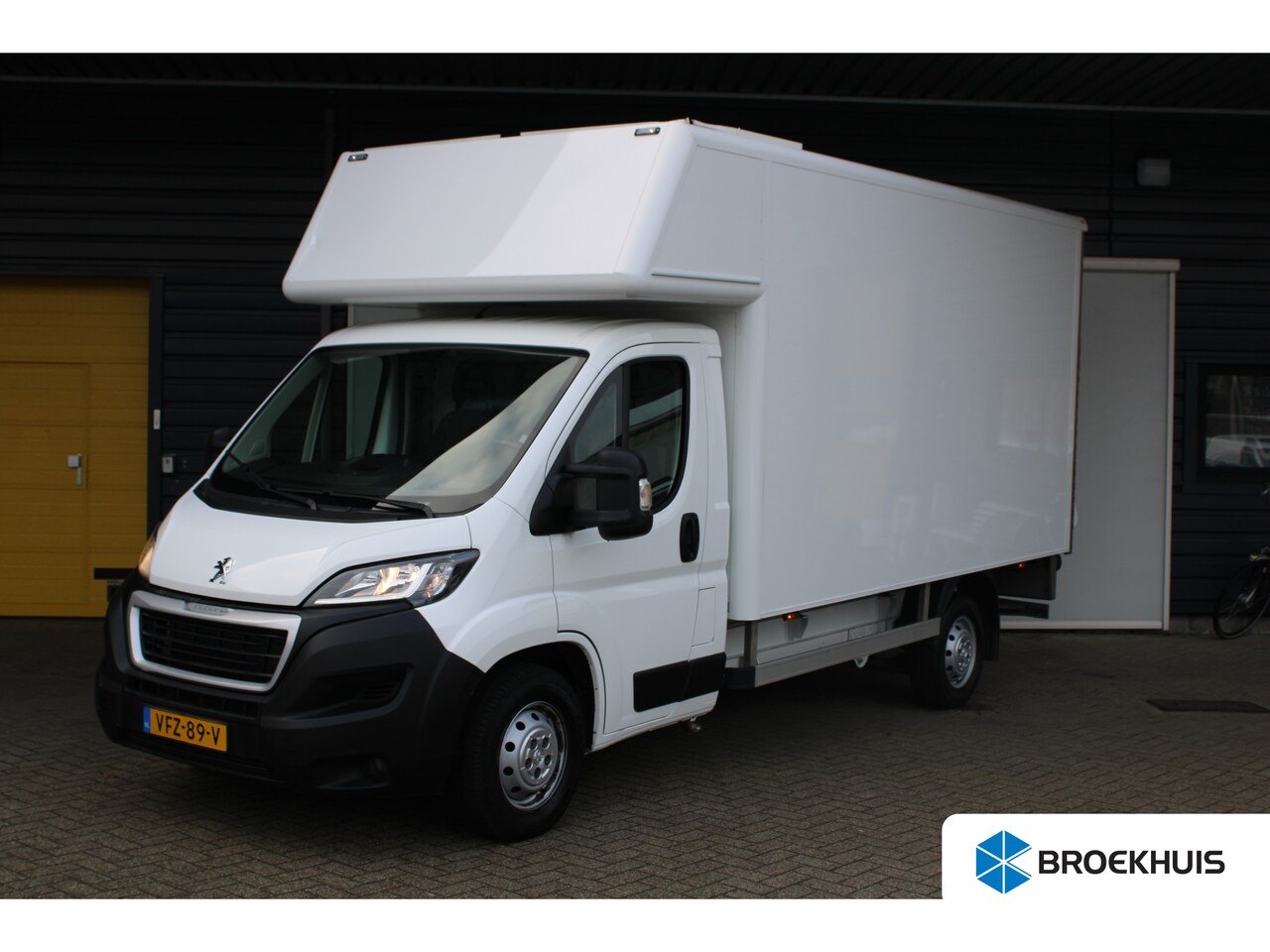 Peugeot Boxer - 435 2.2 BlueHDi 165 L3 Pro Zwaar | Laadklep Dhollandia - AutoWereld.nl